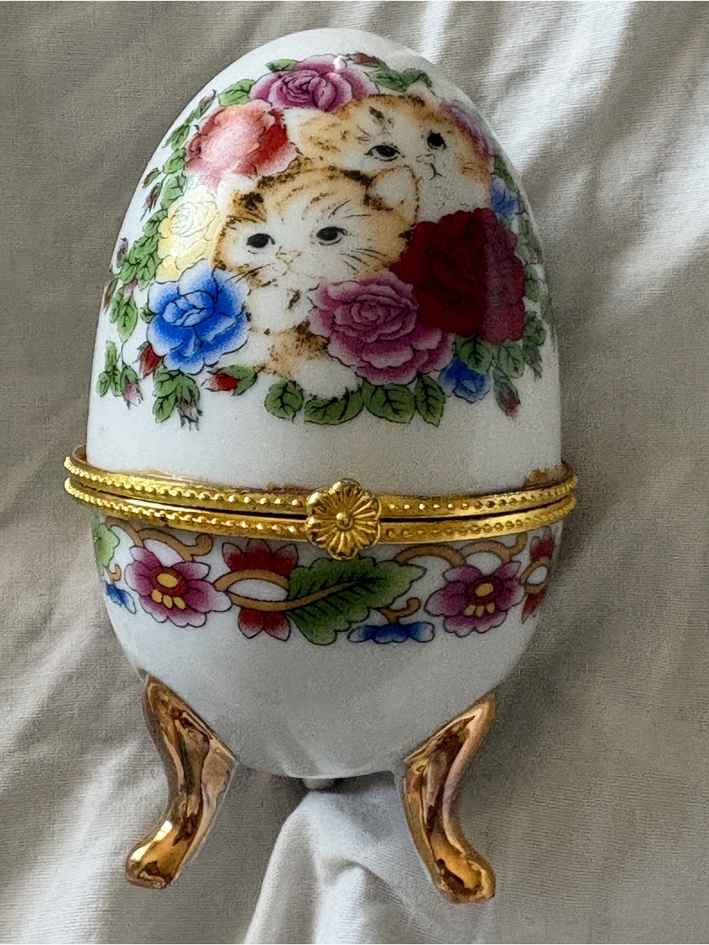 Vintage Hinged Egg Trinket Box Kittens Floral Gold Footed Keepsake